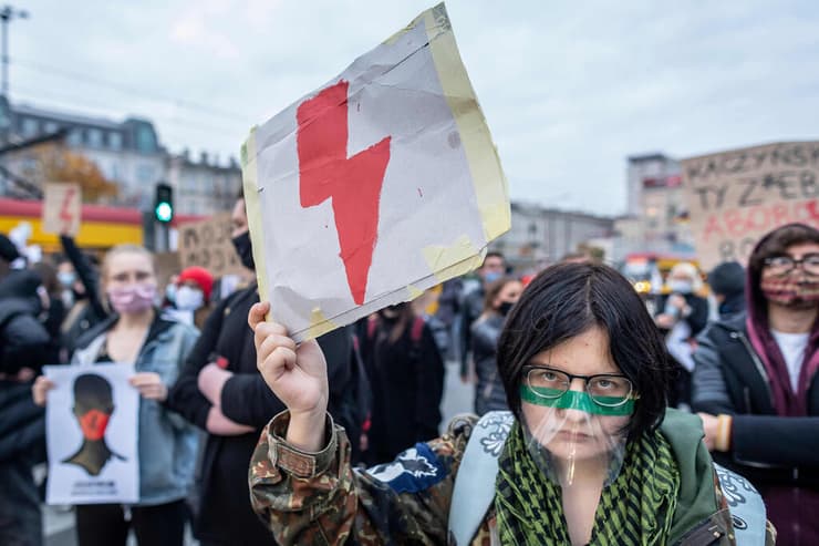 הפגנה נגד החלטת בית המשפט על הפלות פולין ורשה