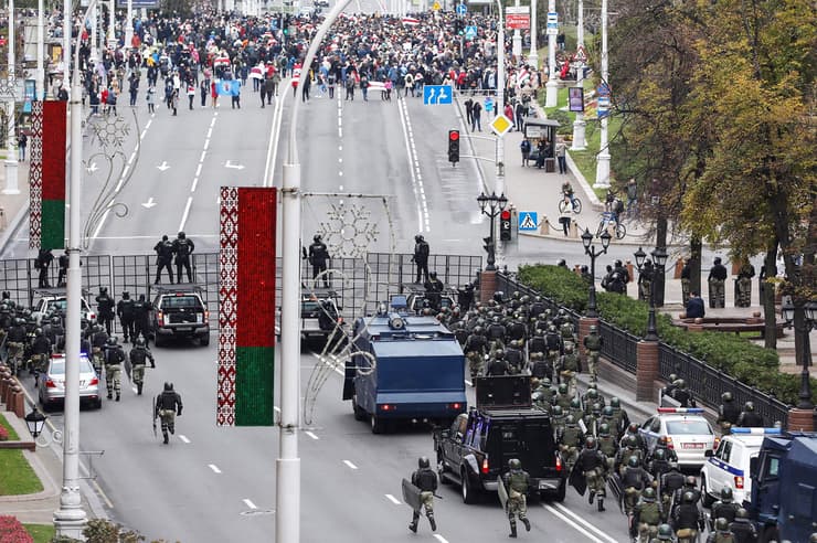 הפגנה ב-25 באוקטובר נגד שלטונו של נשיא בלארוס אלכסנדר לוקשנקו ב מינסק