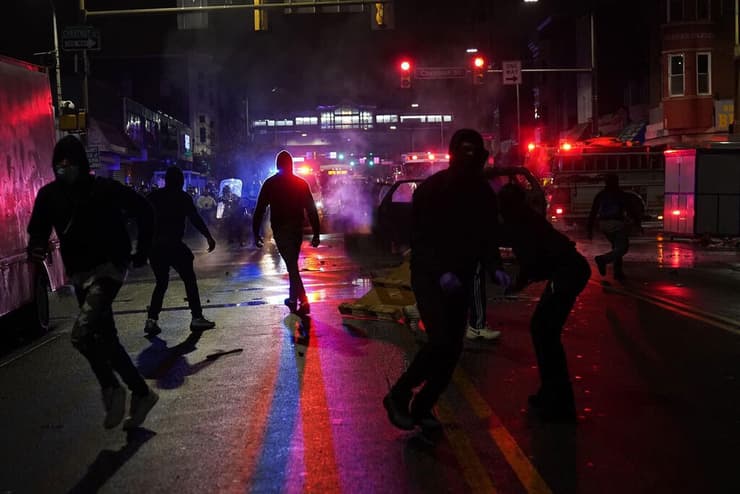 ארה"ב פילדלפיה מהומות הפגנות אחרי ירי של שוטרים ב צעיר שחור וולטר וואלאס