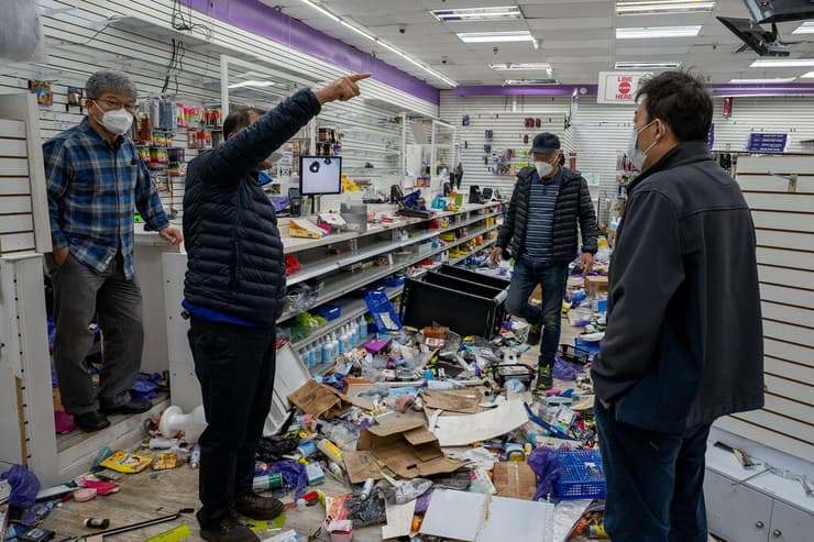 ארה"ב פילדלפיה ביזה מהומות הפגנות אחרי ירי של שוטרים ב צעיר שחור וולטר וואלאס