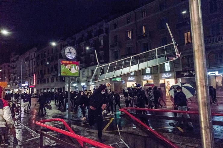 מילאנו איטליה הפגנה מחאה נגד מגבלות קורונה