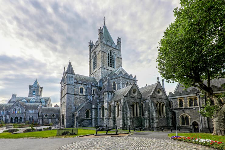 קתדרלת "השילוש הקדוש" שנבנתה לפני כאלף שנה, היא המבנה העתיק ביותר בדבלין