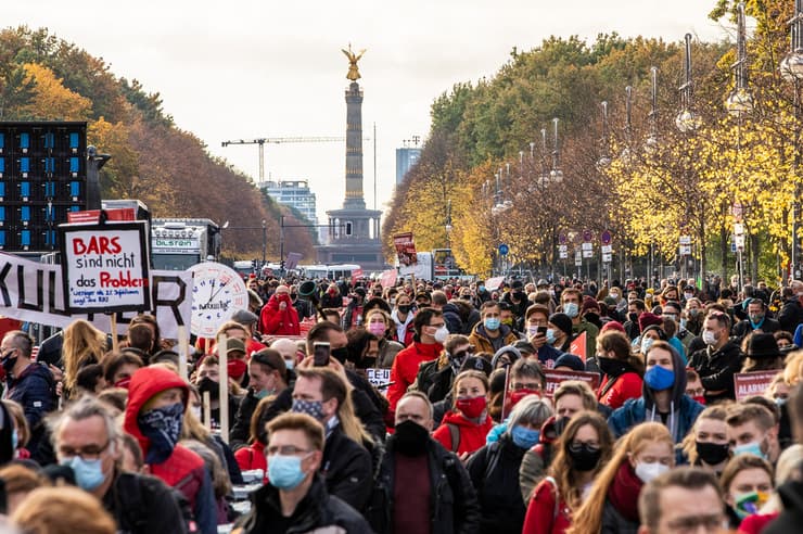 הפגנה של עובדי ענף האירועים ב ברלין גרמניה נגד הגבלות קורונה חדשות