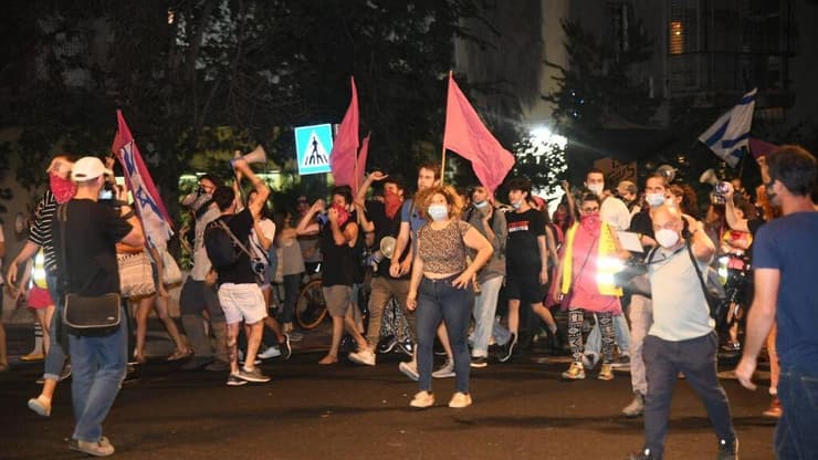 מחאת ארגוני הצעירים ברחבת הבימה בתל אביב