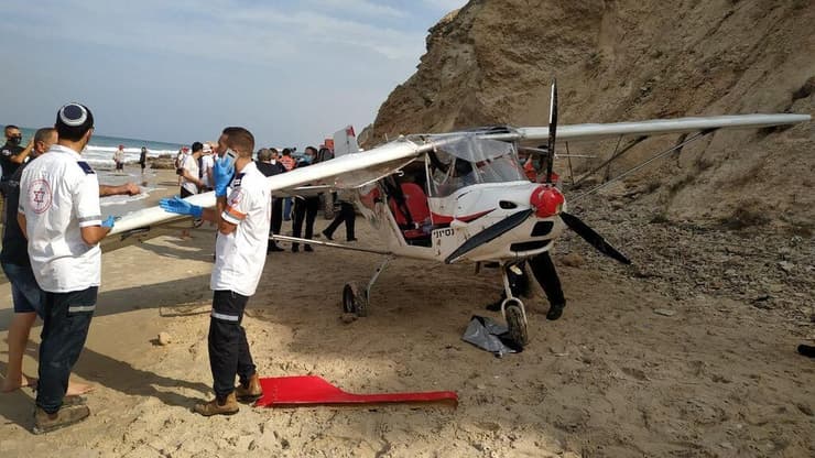 מטוס קל התרסק בחוף פולג