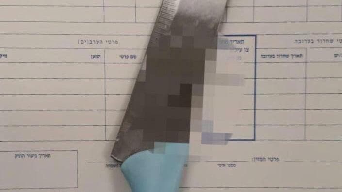 הסכין שבאמצעותה איים תושב תל אביב על מפגינים