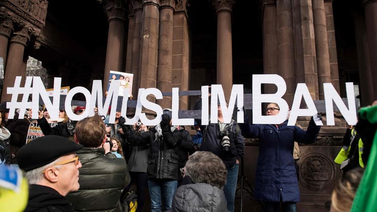 ארה"ב בחירות מוסלמים מפגינים נגד איסור המוסלמים של דונלד טראמפ ב בוסטון 2017