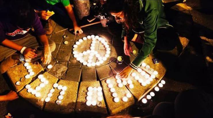 נרות לזכרו של יצחק רבין בהפגנה בבלפור