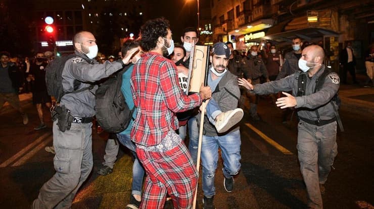 עימותים עם שוטרים בצעדת המחאה נגד בנימין נתניהו בירושלים