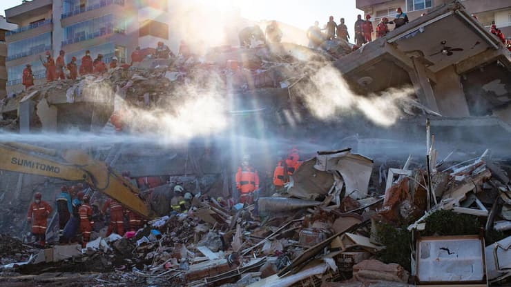 הרס בטורקיה לאחר רעידת האדמה