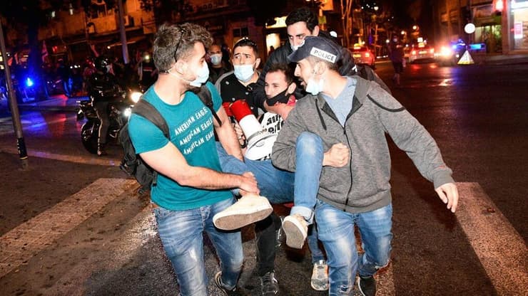 עימותים עם שוטרים בצעדת המחאה נגד בנימין נתניהו בירושלים
