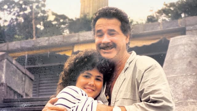 דניאלה שוורץ-שיפר ויהודה בארקן בביקור בריו דה-ז'ניירו, 1988. ''הסתכלתי עליו וראיתי כמה אנחנו דומים''