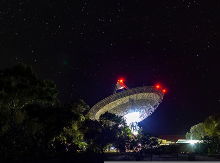 הזיהוי הראשון של התופעה הנדירה, בגלקסיות רחוקות מאוד. טלסקופ הרדיו פארקס, אוסטרליה 