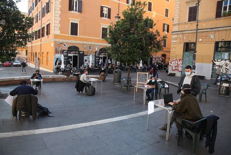 רומא איטליה מחאה סטודנטים נגד למידה מרחוק