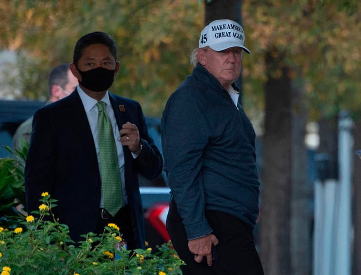 הנשיא דונלד טראמפ חוזר לבית הלבן  לאחר ששיחק גולף בוושינגטון 