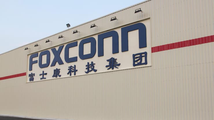 מפעל פוקסקון Foxconn בשנחאי
