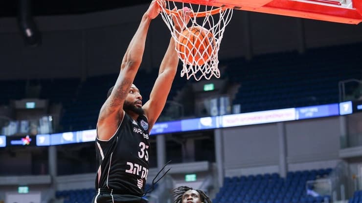 טיישון תומאס מטביע