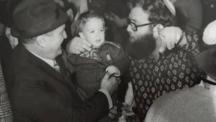 גד זידובר ז"ל עם אביו ובנו