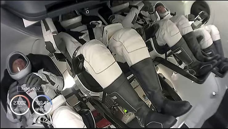 האסטרונאוטים 11 דקות לאחר השיגור לחלל