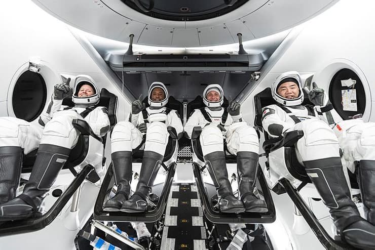 האסטרונאוטים לפני השיגור
