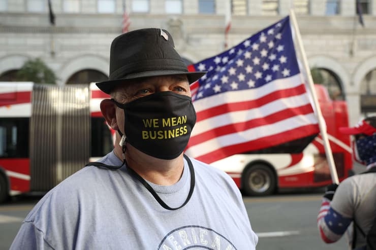 הפגנה נגד סגר הגבלות קורונה ב סן דייגו קליפורניה ארה"ב