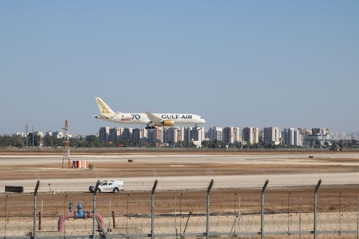 מטוס של חברת התעופה הלאומית של בחריין "גולף אייר" נוחת בנתב"ג