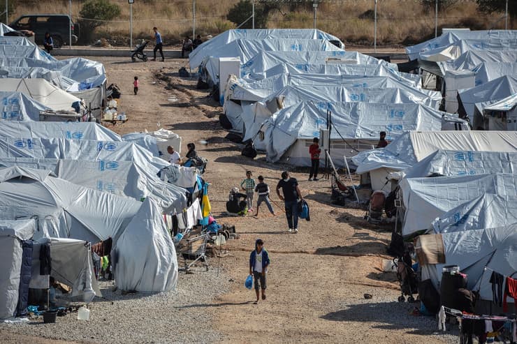 מחנה פליטים ב אי לסבוב יוון