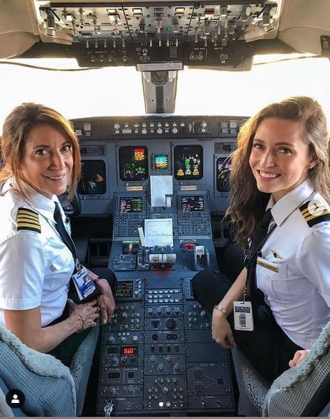 סוזי ודונה גארט טייסות בחברת סקייווסט איירליינס