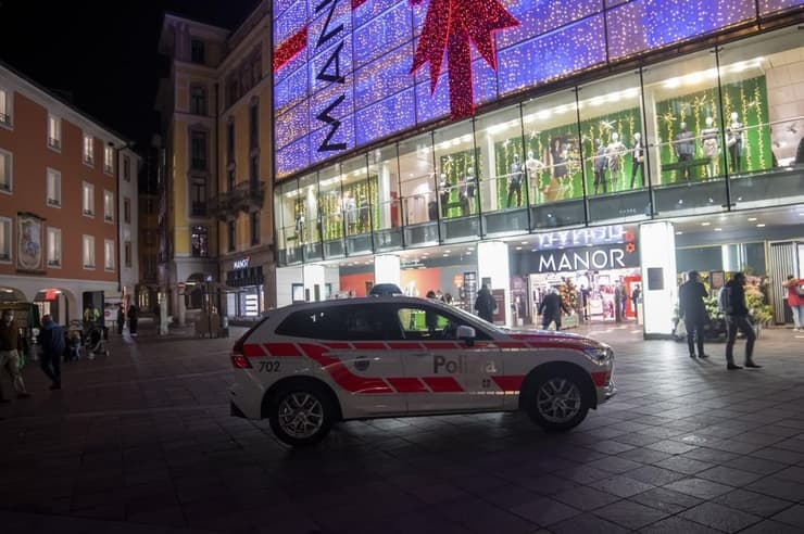 מחוץ ל כלבו לוגאנו שווייץ פיגוע טרור שני פצועים דקירה