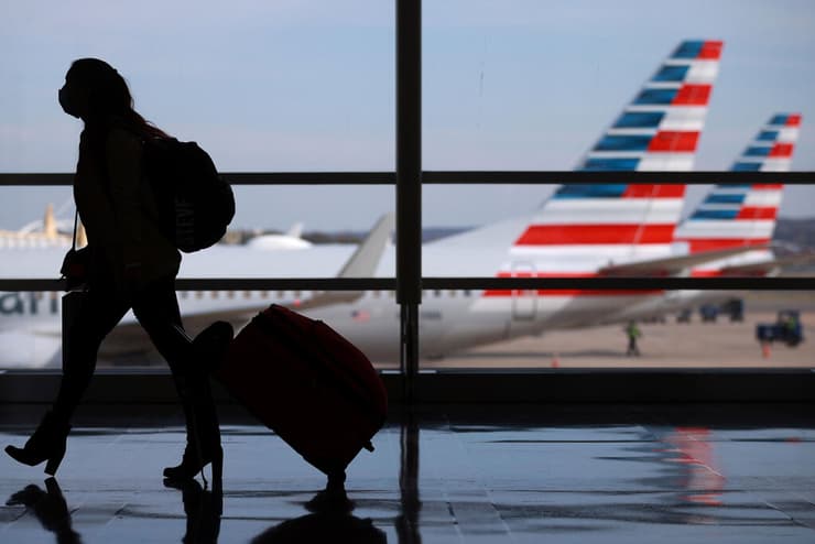 ארה"ב נגיף קורונה חג ההודיה נמל התעופה רונלד רייגן ב ארלינגטון