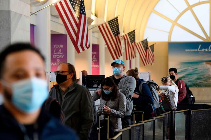 ארה"ב נגיף קורונה חג ההודיה נמל התעופה הבינלאומי ב לוס אנג'לס