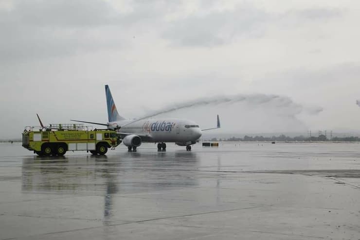 קבלת הפנים עם זרנוקי המים בנתב"ג לטיסה הרשמית הראשונה של פליי דובאי