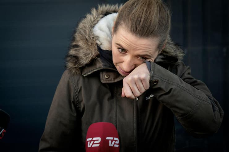ראש ממשלת דנמרק מדה פרדריקסן בכתה בביקור בחוות חורפנים חורפן