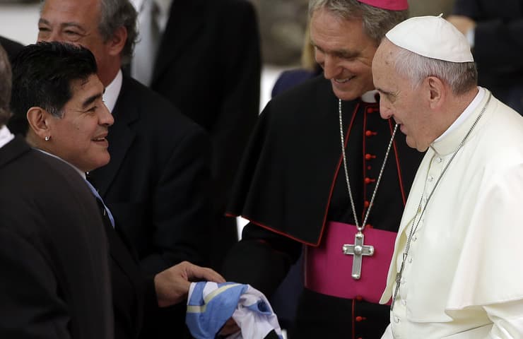 מראדונה והאפיפיור פרנסיס