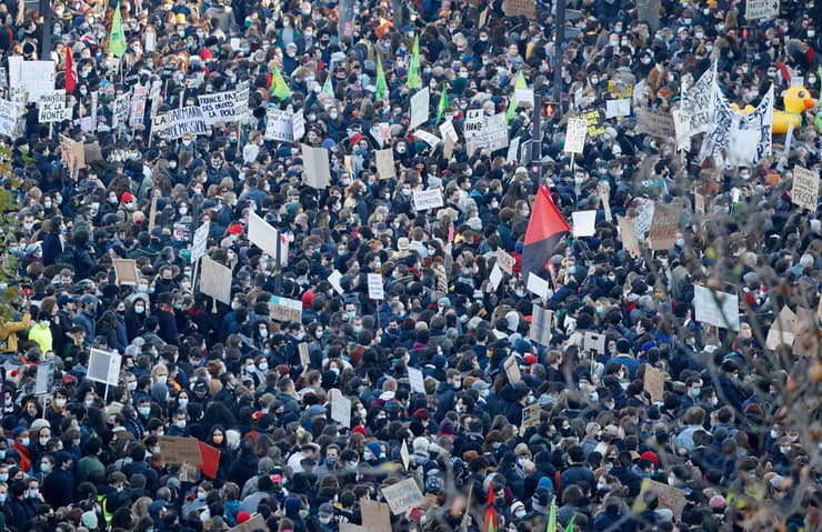 צרפת פריז כיכר הרפובליקה הפגנה נגד חוק שימנע צילום שוטרים