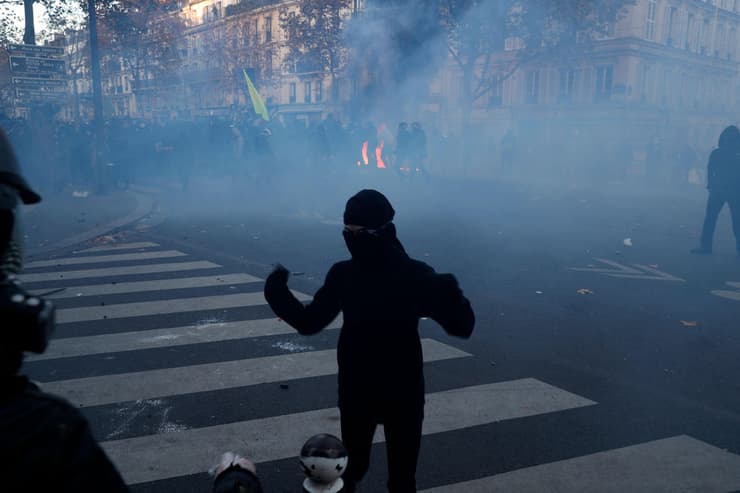 צרפת פריז הפגנה נגד חוק שימנע צילום שוטרים