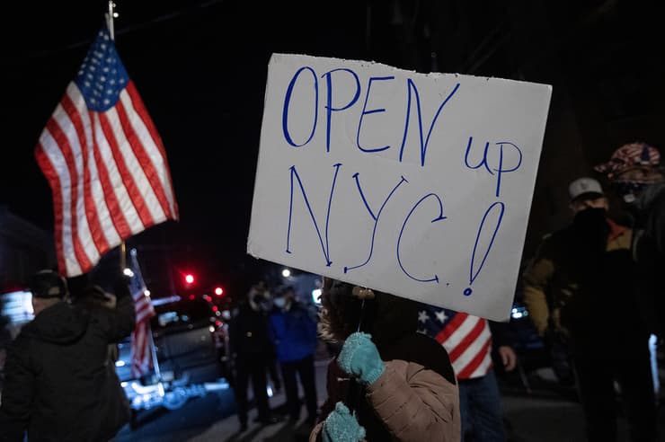 נגיף קורונה ארה"ב ניו יורק הפגנה ל הסרת הגבלות