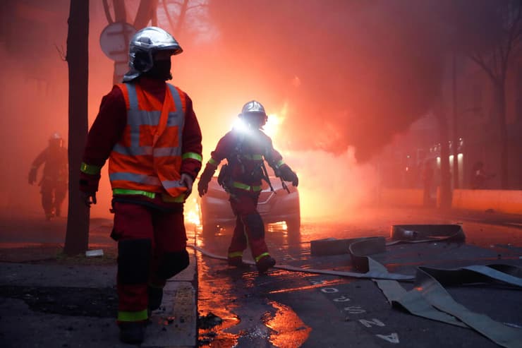 מהומות הפגנה עימותים פריז צרפת