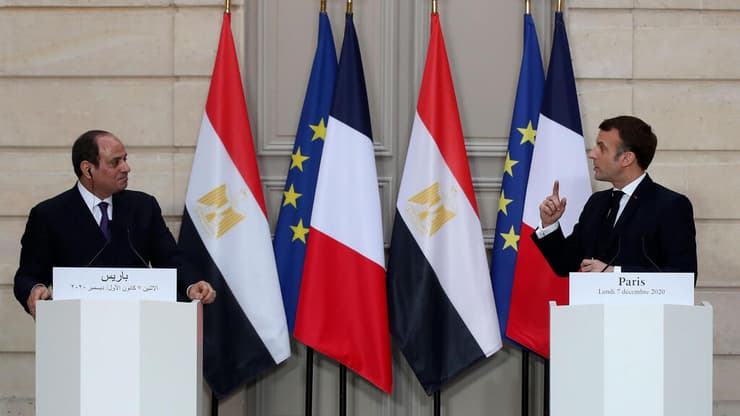 כיתוב: נשיא מצרים עבד אל פתאח א סיסי ביקור ב פריז צרפת עמנואל מקרון 