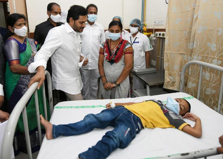 מאושפזים במדינת אנדרה פראדש ב הודו מחלה מסתורית בעיר אלורו
