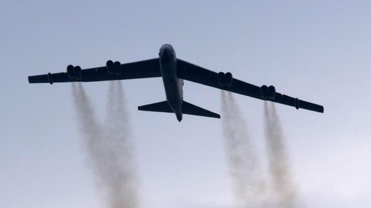 מפציץ B-52 אמריקני ארכיון 2017