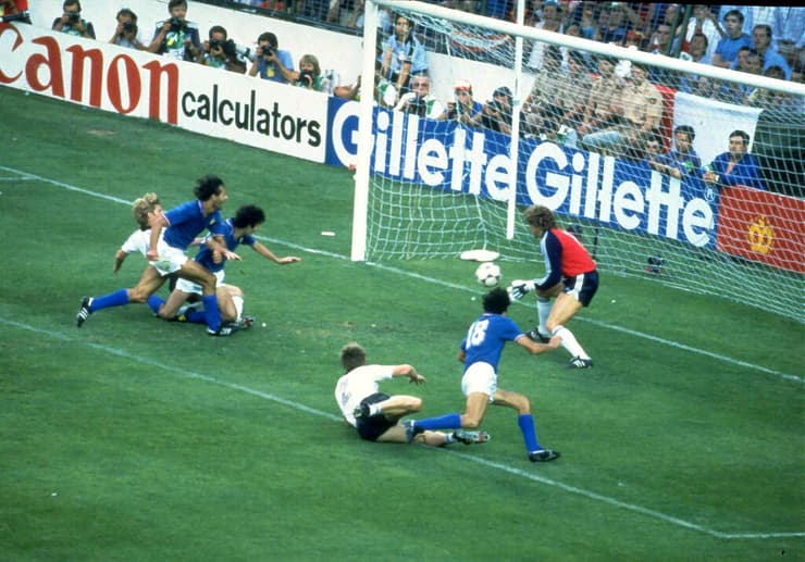 רוסי כובש את השער הראשון בגמר מונדיאל 1982