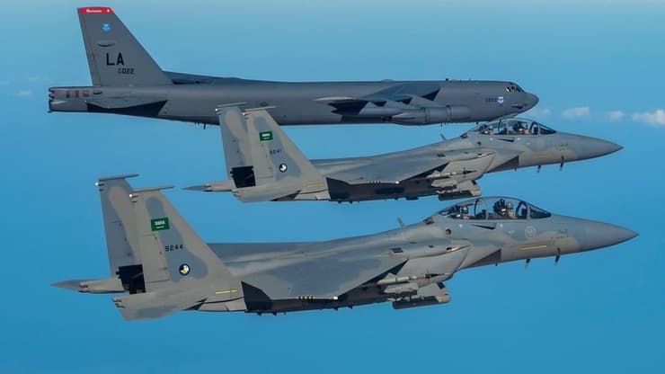 חיל האוויר הסעודי מפרסם את המפציצים שחלפו אתמול מעל ישראל בדרך למפרץ מעל סעודיה