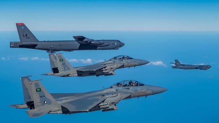 חיל האוויר הסעודי מפרסם את המפציצים שחלפו אתמול מעל ישראל בדרך למפרץ מעל סעודיה