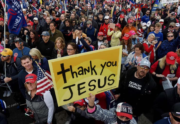 ארה"ב תומכי דונלד טראמפ מפגינים מול בית המשפט העליון 