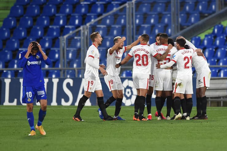 שחקני סביליה חוגגים