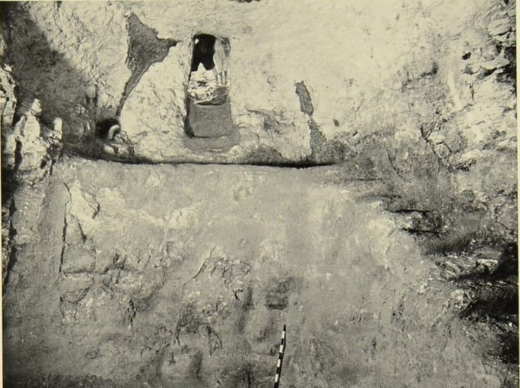 תמונת הבור כפי שגילה אותו בראמקי בשנת 1934