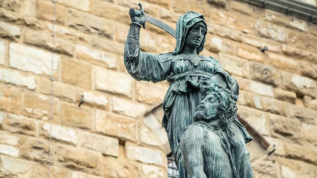 פסל של יהודית והולופרנס בפירנצה