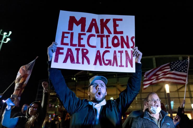הפגנה של תומכי דונלד טראמפ דטרויט מישיגן ארה"ב יומיים אחרי הבחירות