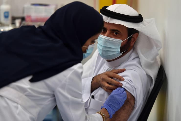 חיסון קורונה ל שר הבריאות של סעודיה תאוויק א-רביעה ב ריאד 
